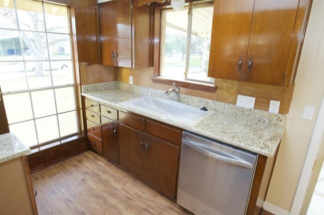 Building Photo - 2203 Lanier Dr