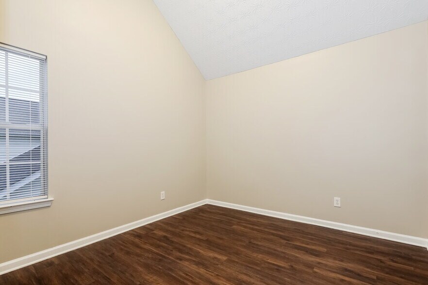 Building Photo - 2620 Virginia Cove