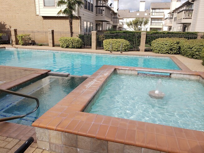 Building Photo - 2277 S Kirkwood Rd