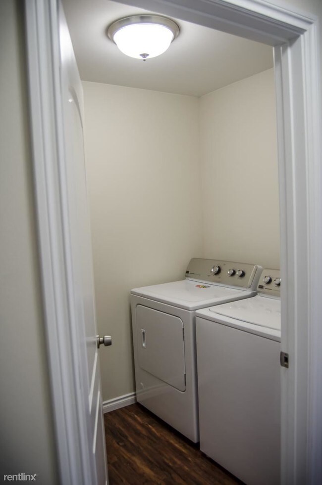 Building Photo - 3 br, 2 bath Duplex - 931 W Cache Dr # A