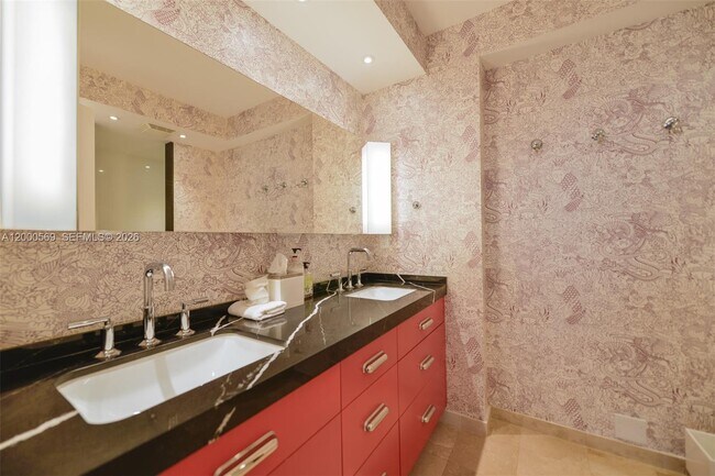 Building Photo - 10275 Collins Ave