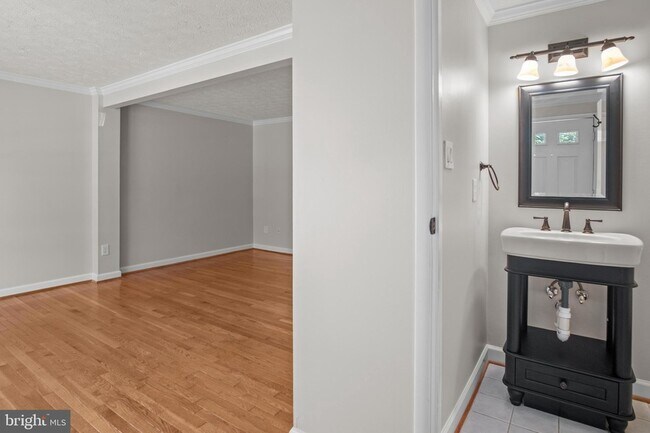 Building Photo - 3390 Longbow Ct