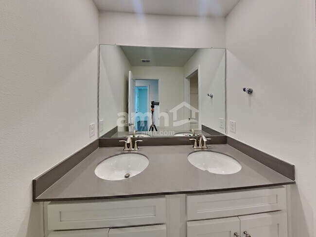 Building Photo - 27120 St Andrews Ave