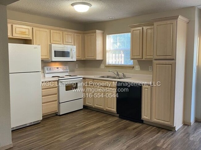 Building Photo - SOUTH GARDEN TOWNHOMES