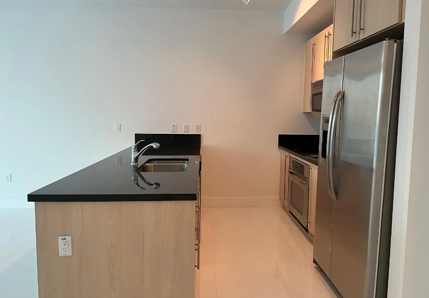 Building Photo - 1111 SW 1st Ave