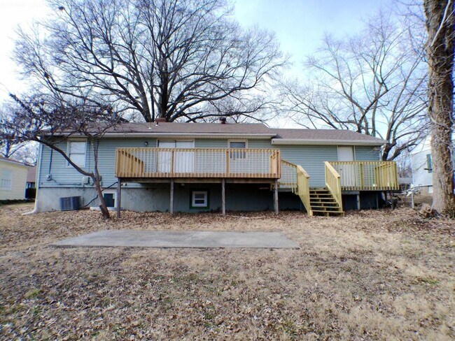 Building Photo - 2815 S Hawthorne Ave