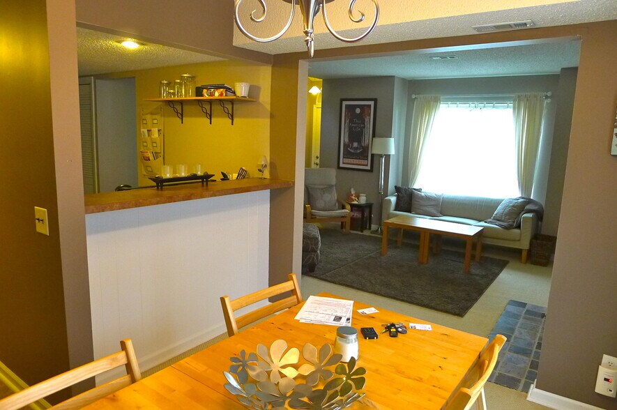 Building Photo - 108 Burwash Ave