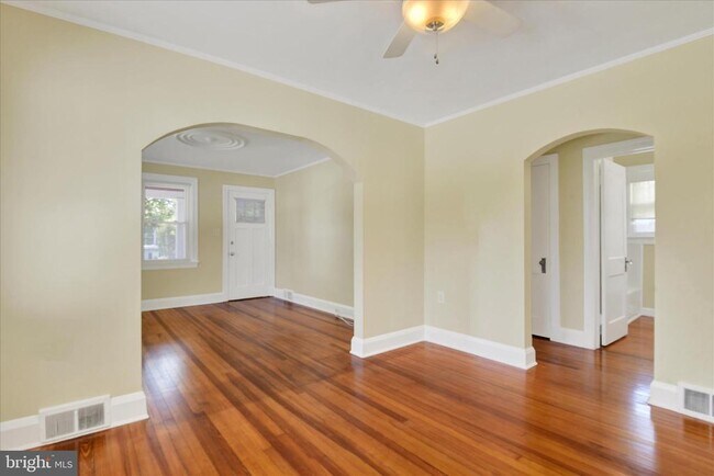 Building Photo - 116 2nd Ave