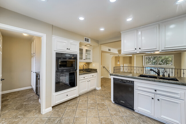 Kitchen - 6256 Shoup Ave