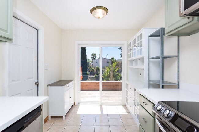 Building Photo - Charming San Diego Home with Large Backyard!