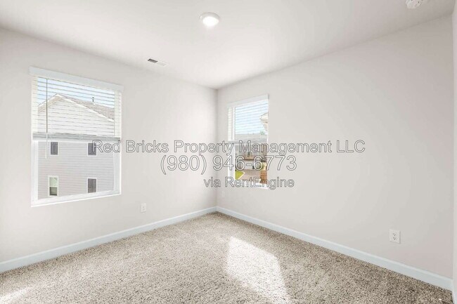 Building Photo - 7211 Bryce Ave