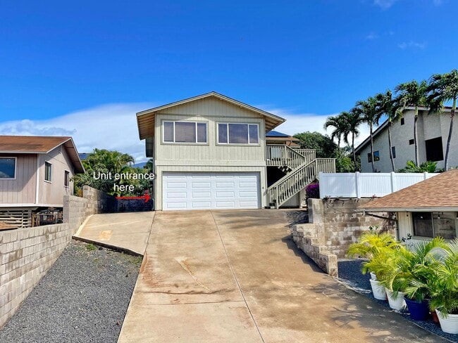 Building Photo - South Kihei 2 Bedroom / 1 Bathroom Unfurnished downstairs unit  - Peekaboo Ocean View