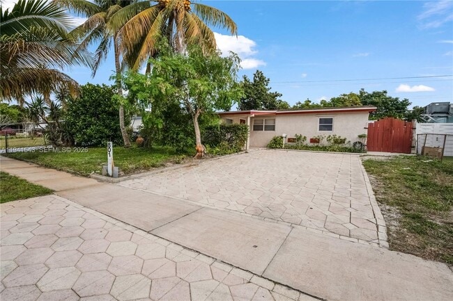 Building Photo - 801 N 70th Ave