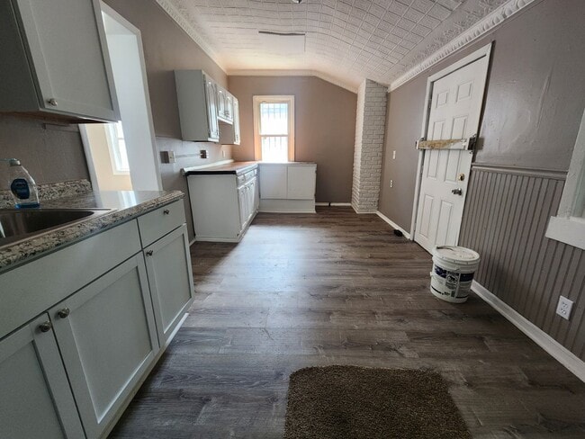Building Photo - Two Bedroom Single Family Home!