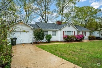 Building Photo - Beautifully Maintained 3/3 Home with Over ...