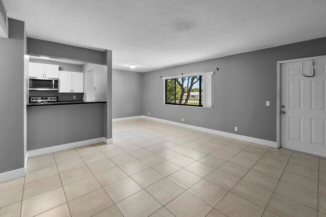 Building Photo - 818 Meadows Cir