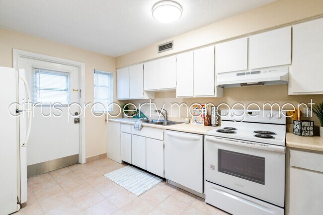 Building Photo - 3026-B Fairway Lane