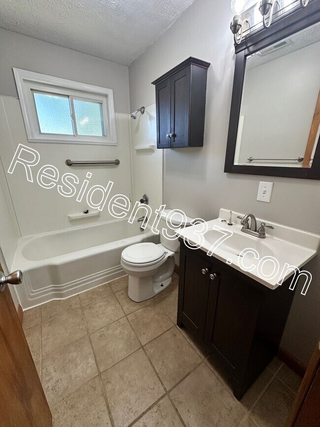 Building Photo - 3 Bed 1 bath home