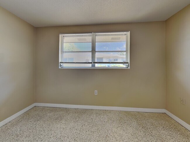 Building Photo - 10632 Laburnum Dr