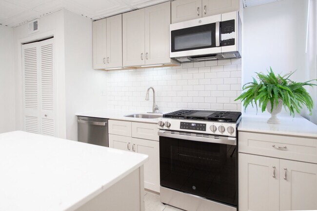 Building Photo - 455 Fairmount Ave
