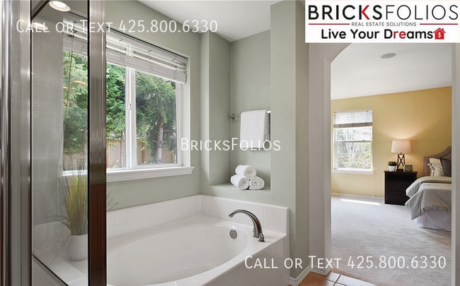Building Photo - Welcoming Home in Bothell, Ideal for Relax...