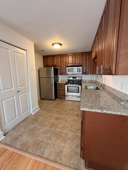 Building Photo - 5630 Pershing Ave