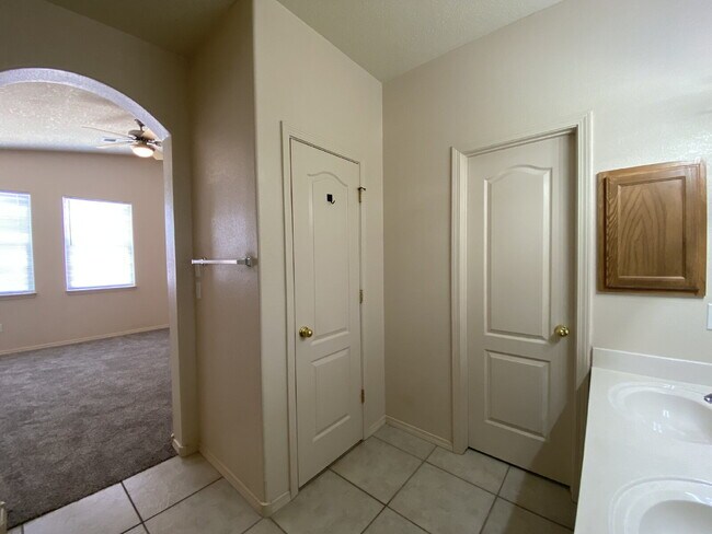 Building Photo - Spacious 3BR w/Office in the Cabezon Subdivion