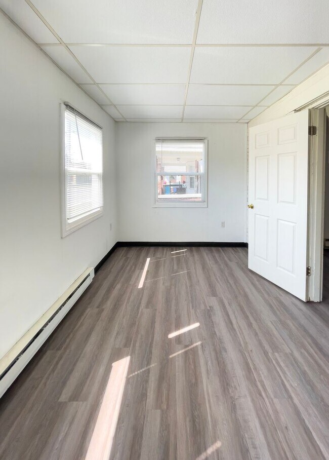 Building Photo - Charming 1-Bedroom Apartment Near Ball State!