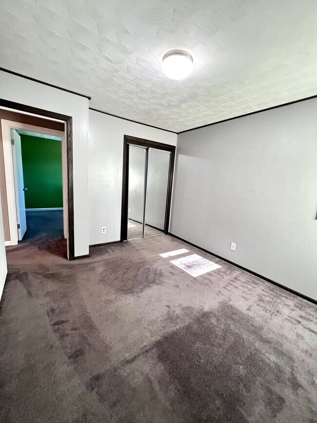 Building Photo - Beautiful 3 bed, 2 bath, 2 car garage