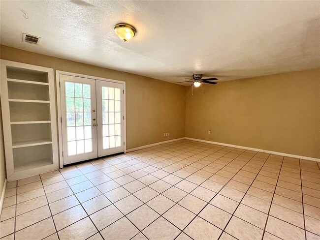 Building Photo - 401 Philco Dr