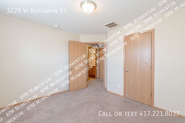 Building Photo - 3229 W Bergman St