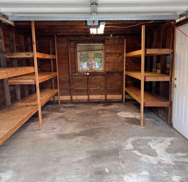 Building Photo - Charming Eastside Olympia Home Move-in goal June 5th .