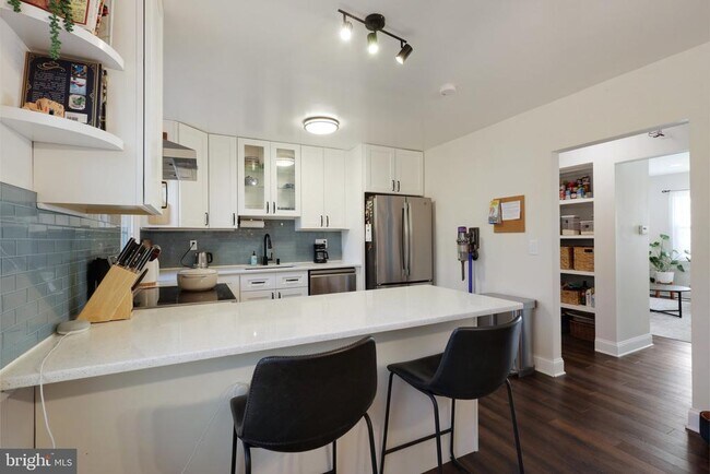 Building Photo - 3290 Applegate Ct