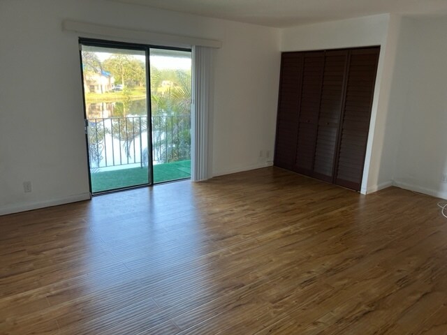 Building Photo - 231 Jacaranda Dr