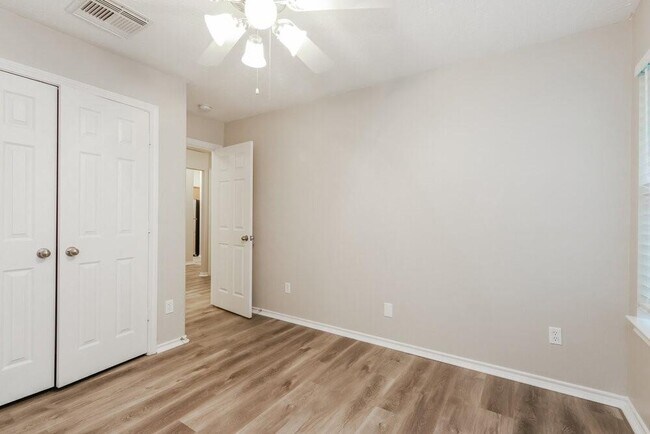 Building Photo - 2826 Trinity Glen Ln