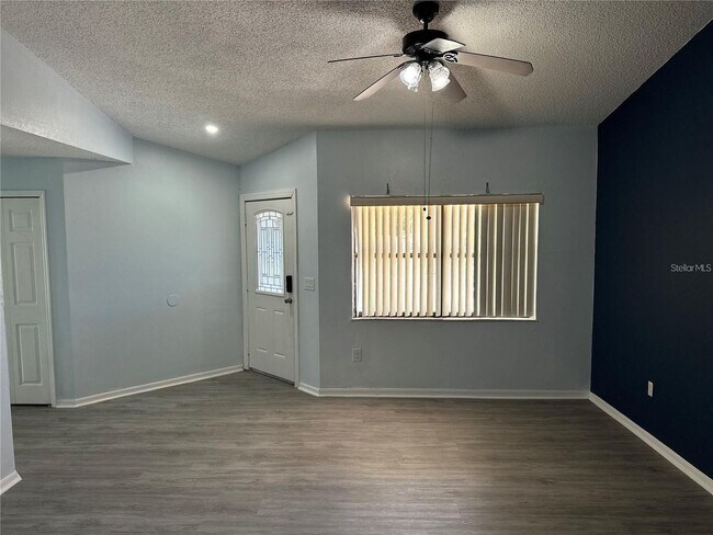 Building Photo - 5 Bedroom Home in Poinciana