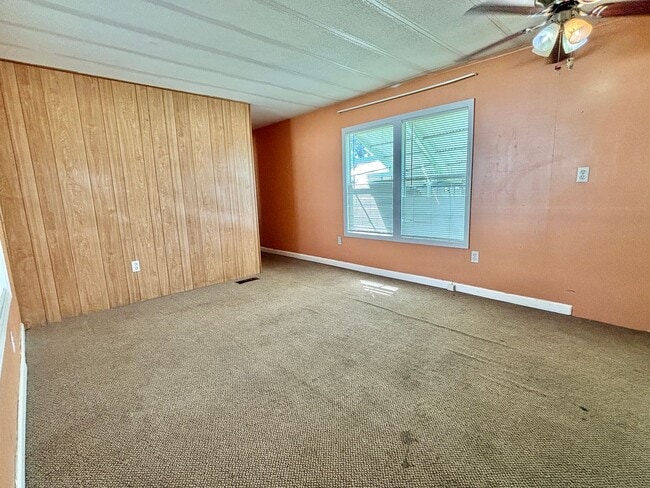 Building Photo - Unfurnished 2 Bedroom Manufactured Home in Barefoot Bay Available Now!