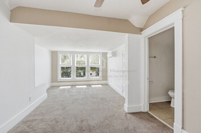 Building Photo - 104 N Clyde Ave