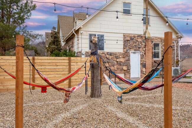 Building Photo - 170 E 100 N