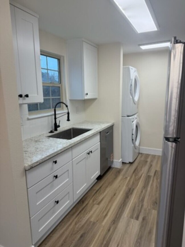 Building Photo - 118000