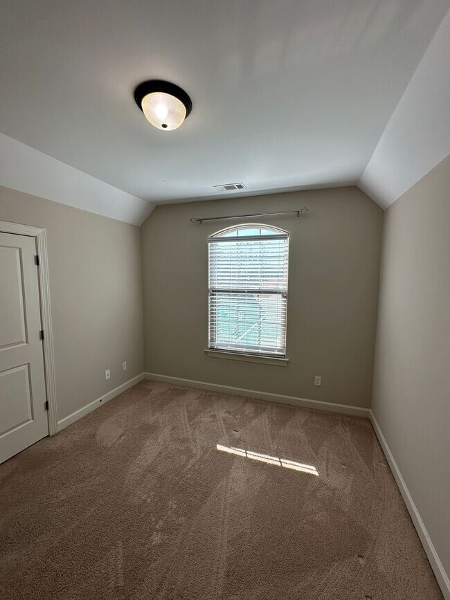 Building Photo - 7294 Old S Dr