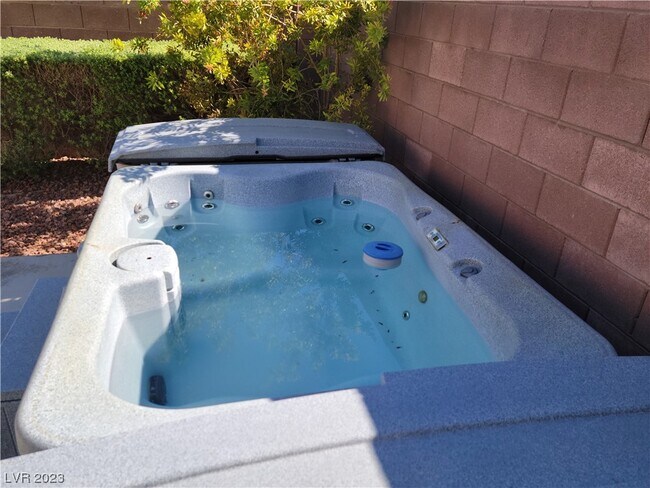 Building Photo - 1965 Digger Pine Dr