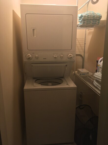 Laundry - 3234 N Whipple St