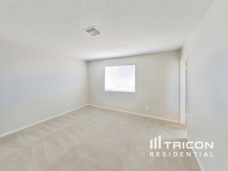 Building Photo - 8931 W Cinnabar Ave