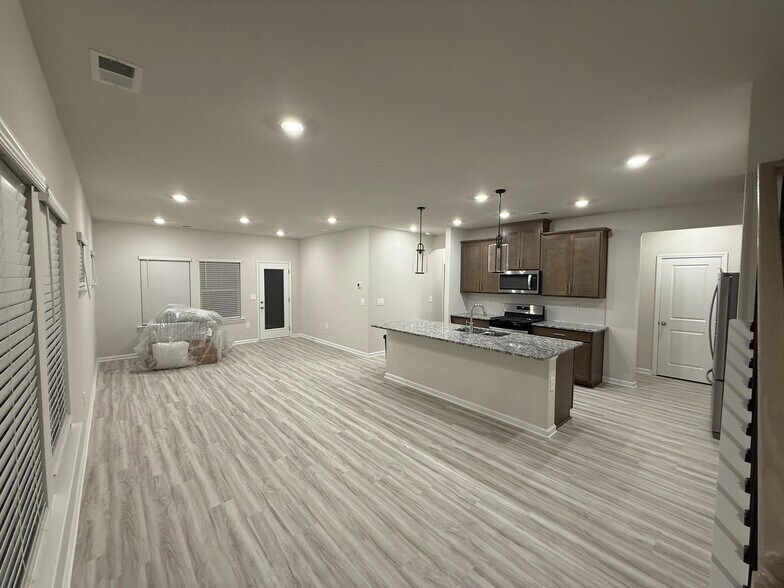 Building Photo - 2044 Avalon Rdg