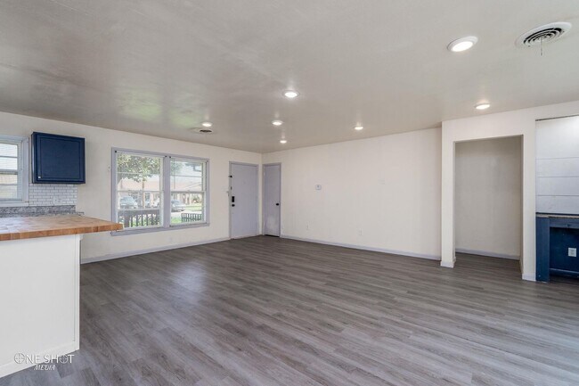 Building Photo - 3181 Sherry Ln