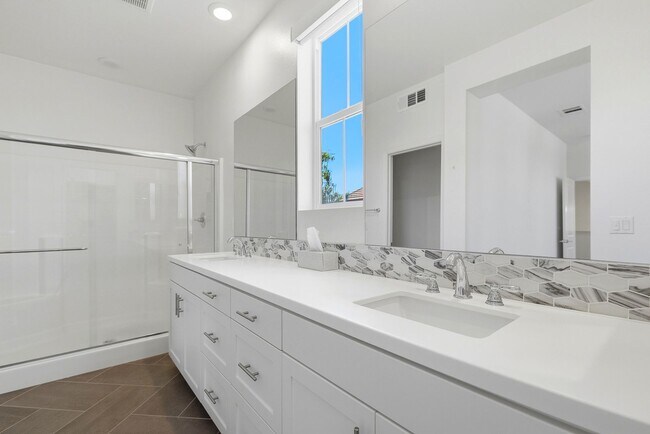 Building Photo - 4 Bedroom Townhome for rent In Murrieta