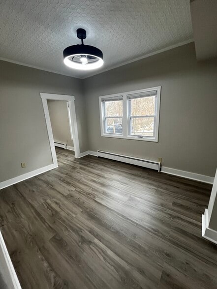 Building Photo - 84 W Main St