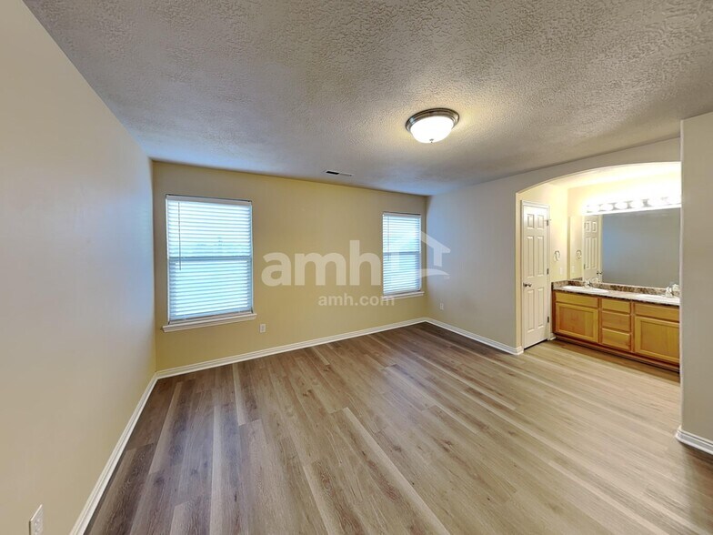 Building Photo - 10567 Sugarloaf Dr