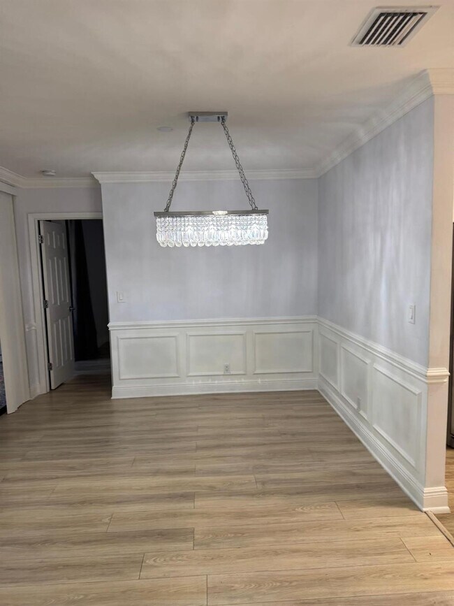 Building Photo - 4529 Carambola Cir S